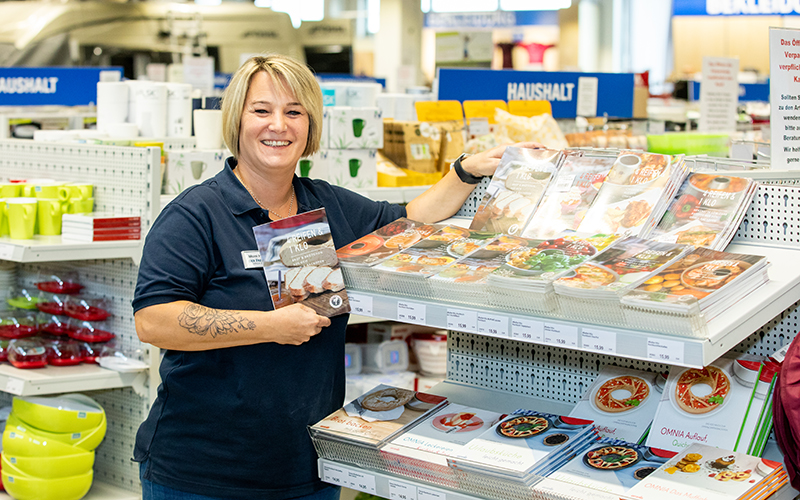 Moni im Mega Store für Cavaningzubehör